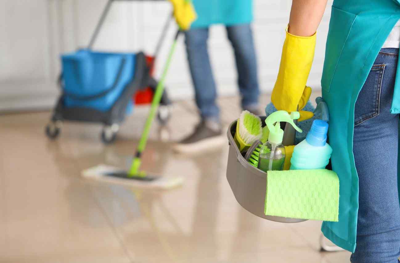 Move-out cleaning inside an empty Phoenix, Arizona home